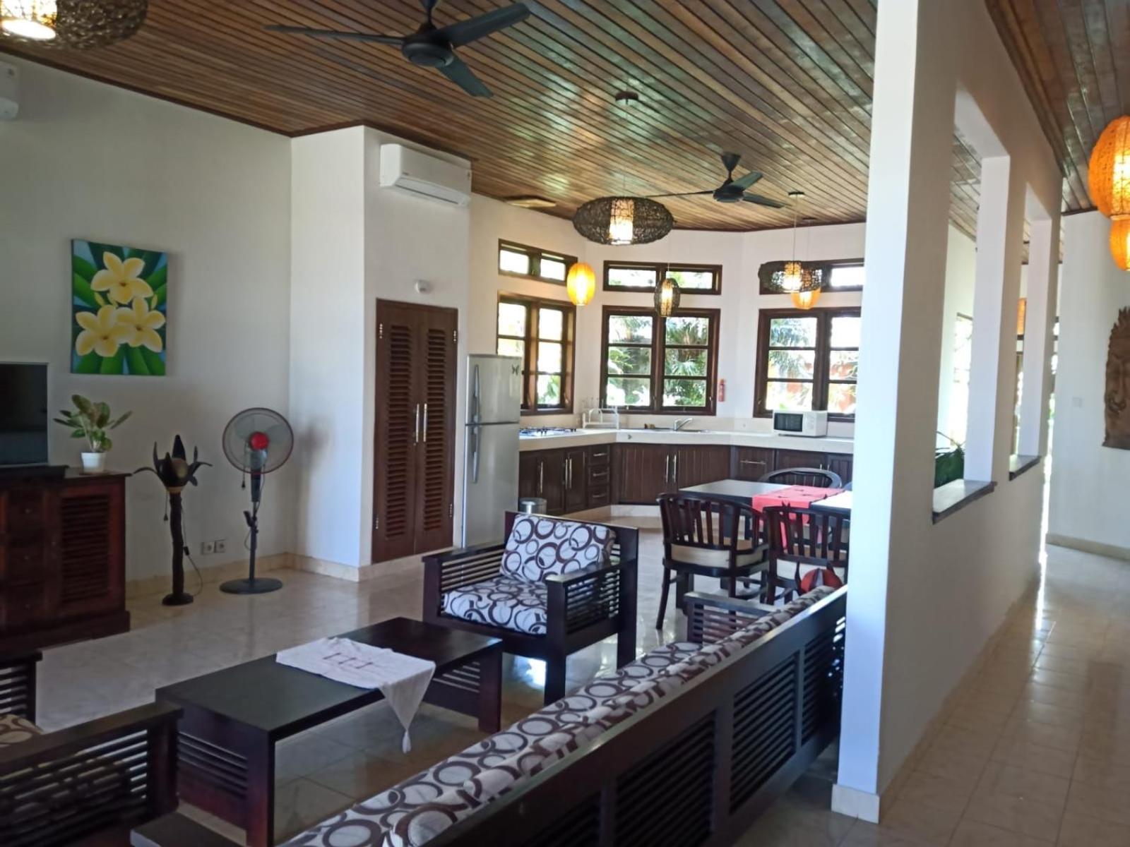 Ocean Beachfront Villa Dini Banjar  外观 照片
