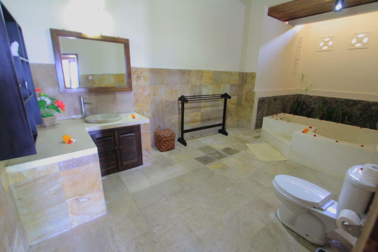 Ocean Beachfront Villa Dini Banjar  外观 照片