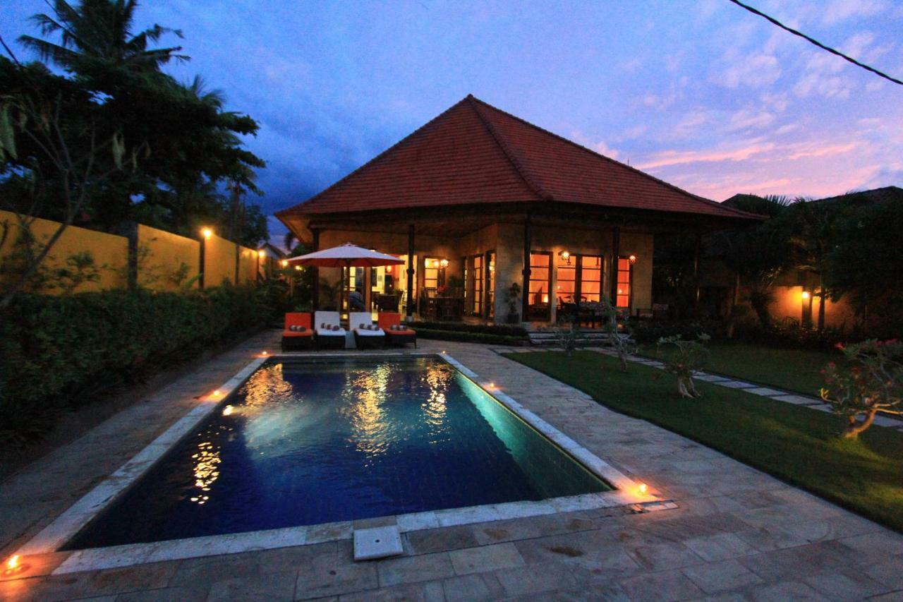 Ocean Beachfront Villa Dini Banjar  外观 照片
